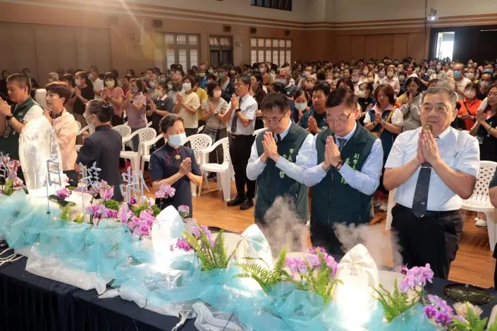 慈濟60週年！黃偉哲親臨善化浴佛大典，感念「一甲子」的良善力量