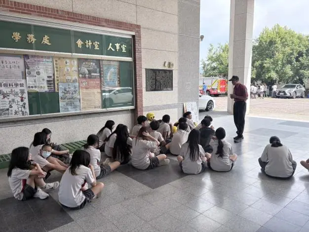 暑假戲水當心!三義消防前進校園 教導「五不五步」防溺訣竅