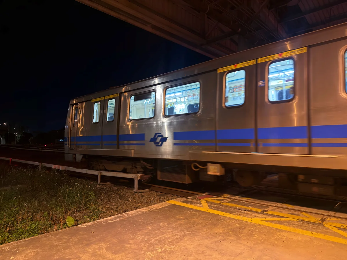 北捷首見日常跨線支援!淡水信義線列車調派板南線 預計10月底完成整備