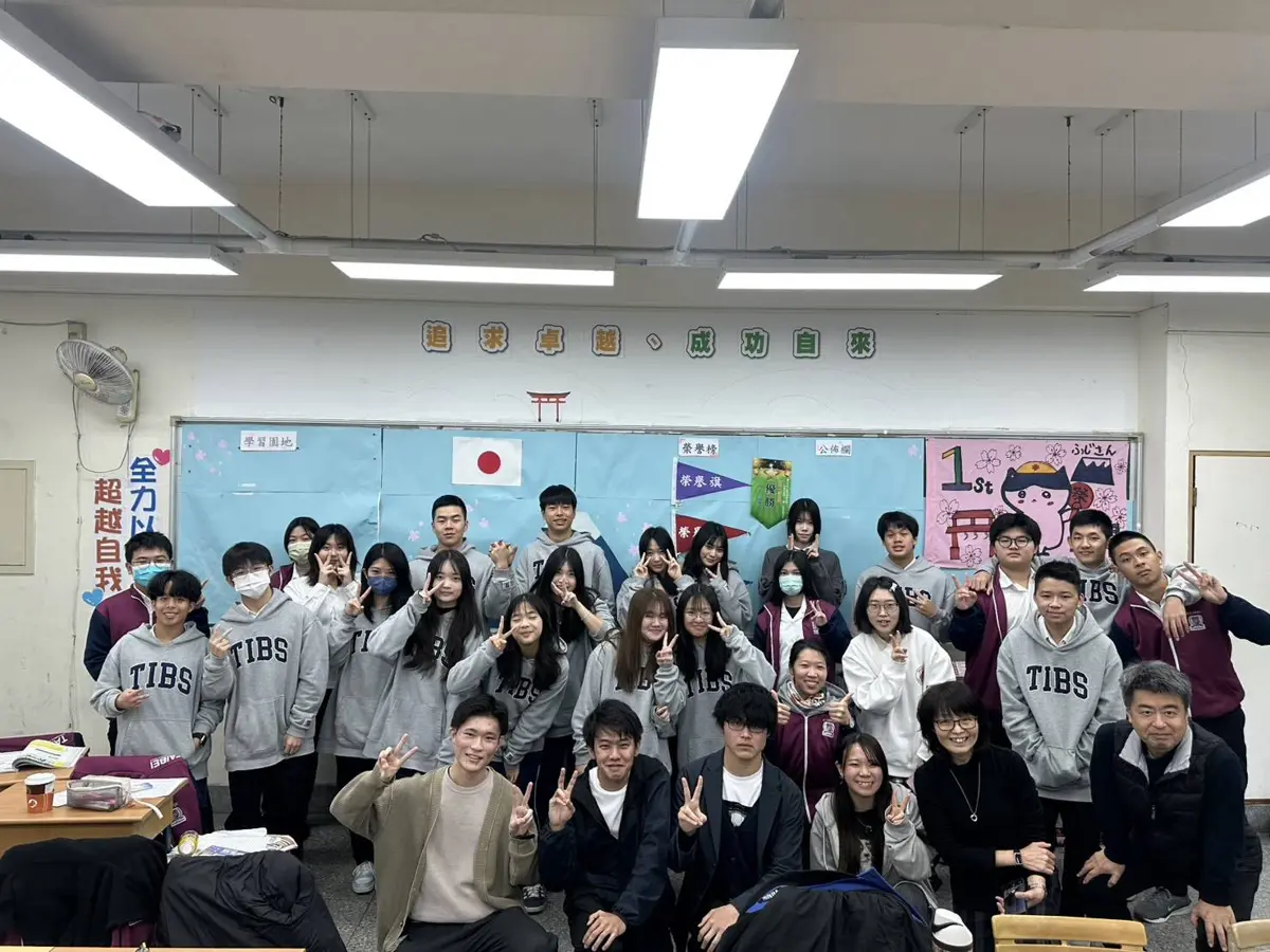 日本大學生都驚豔!泰北高中生流利日語交流,用鳳梨酥征服日本胃