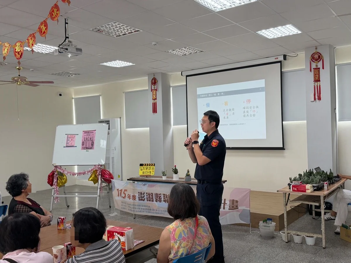 手作療癒盆栽兼顧防詐！馬公警深入社區宣導交通安全