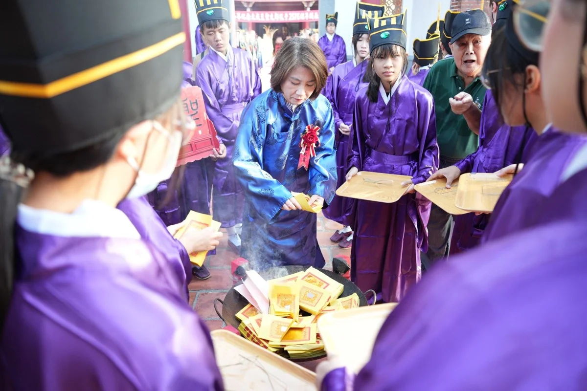 屏東祭孔大典依古禮莊嚴登場!外籍生化身禮生大讚「全新體驗」