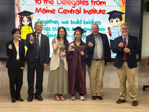 苗栗雙聯學制創佳績!8位高中生免出國獲美學位,縣長鍾東錦大讚:接軌世界
