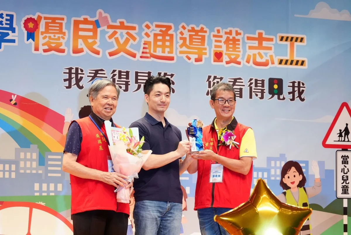 蔣萬安表揚206位優良導護志工!宣布明年敬老卡大升級超商可用