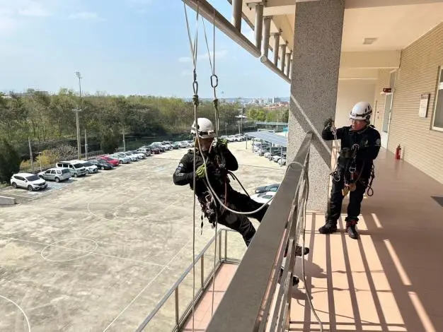 苗栗特搜隊秘密武器!高空繩索救援新技術曝光,守護山城安全再升級