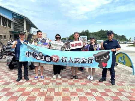 馬祖地質公園嘉年華湧人潮!連江警推「掃碼看交安」護航遊客騎車安全