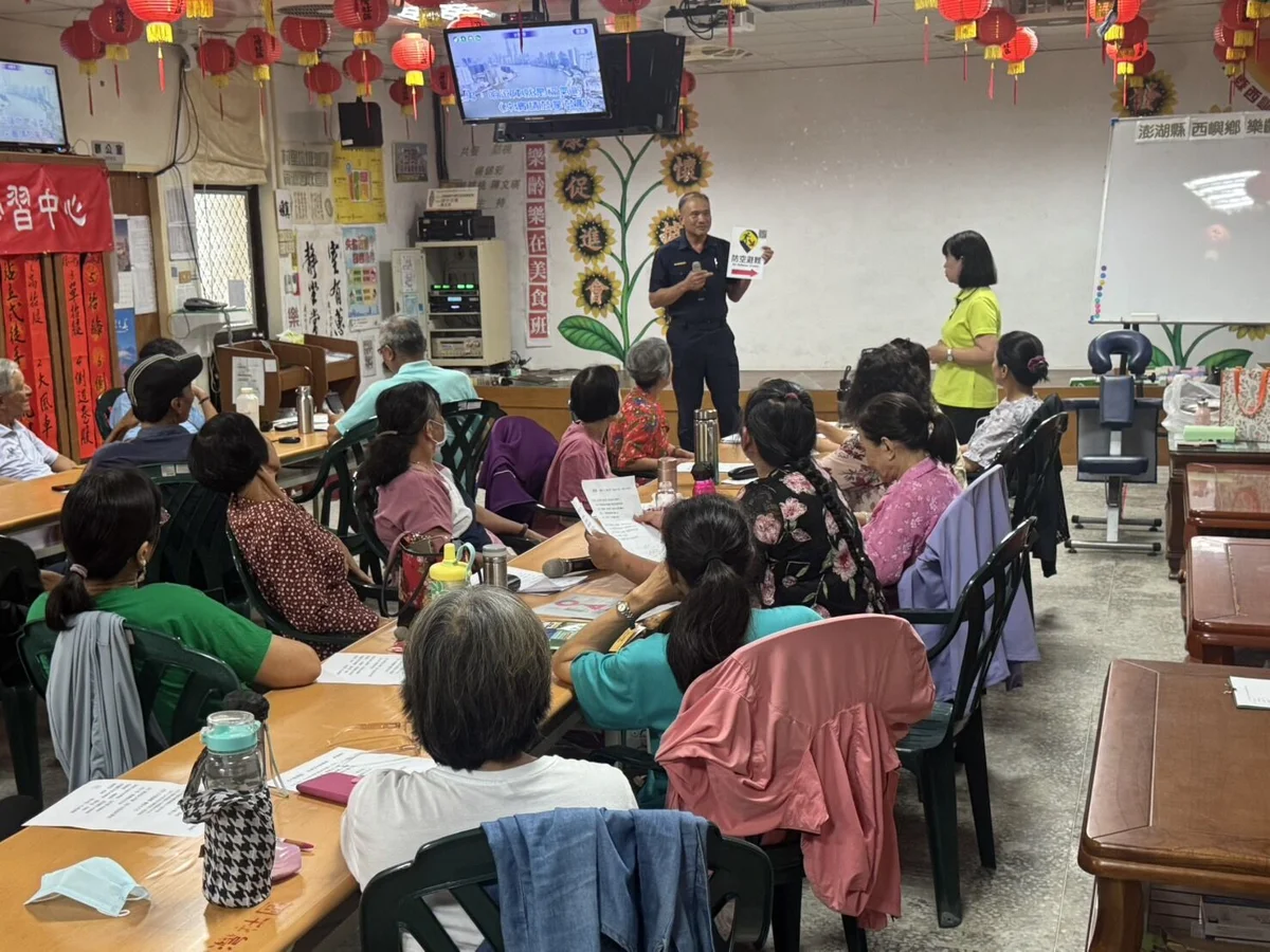 竹灣警民齊聚歡唱!白沙警深入社區宣導交安與防空演習