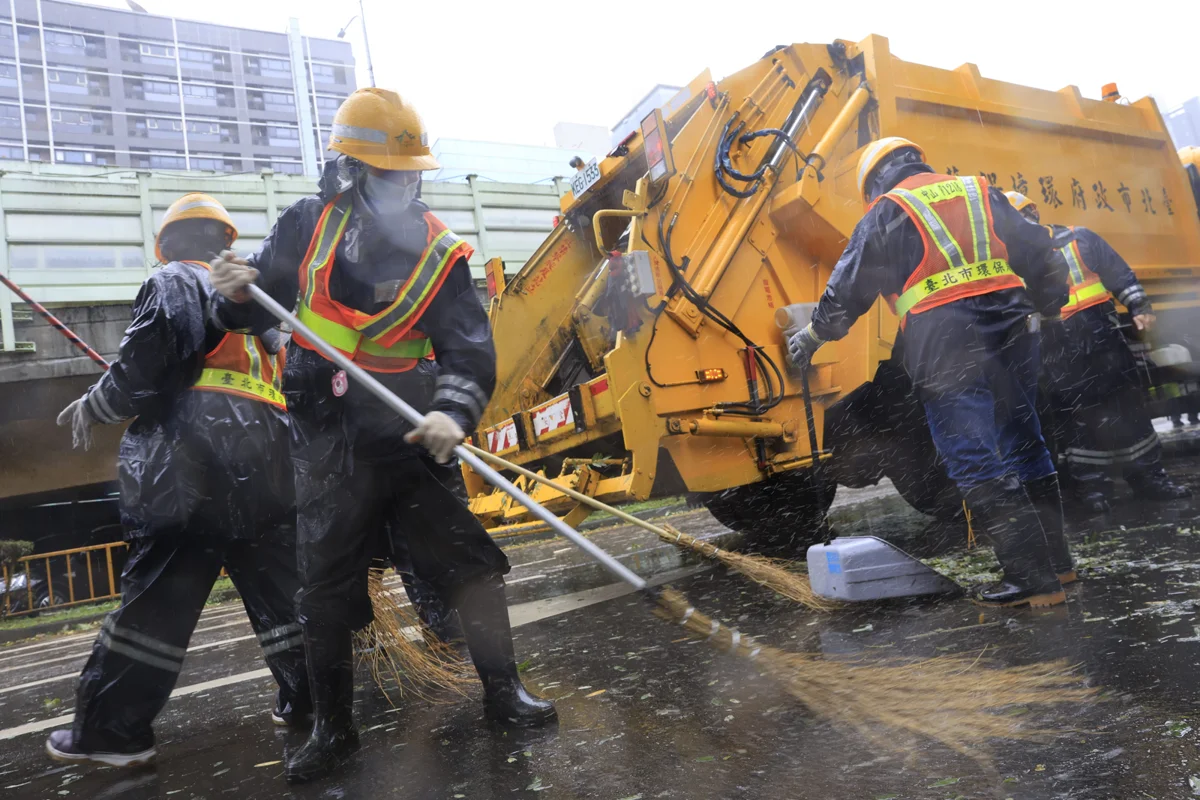 薔琵颱風過境！蔣萬安視察北市災後復原 抓緊週末關鍵期搶通交通