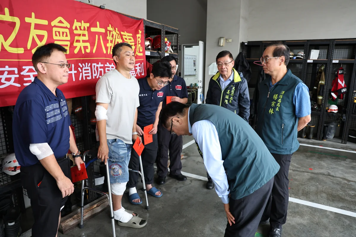 安南區空地火警引發化學爆炸！3消防員受傷 黃偉哲親赴慰問發放慰問金