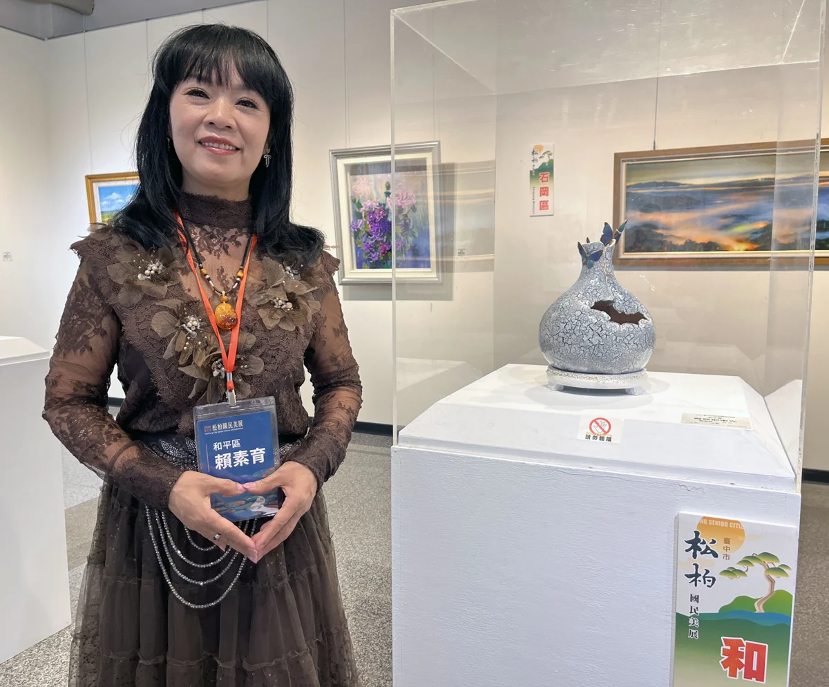 90歲學畫!百歲爺爺油畫驚豔「2026台中松柏國民美展」 264位長者港區藝術中心大秀才藝