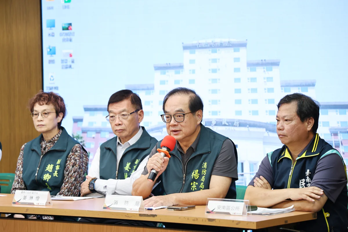台南安南區凌晨惡火伴隨爆炸 違法廢棄物釀15傷 市府急啟安置與求償