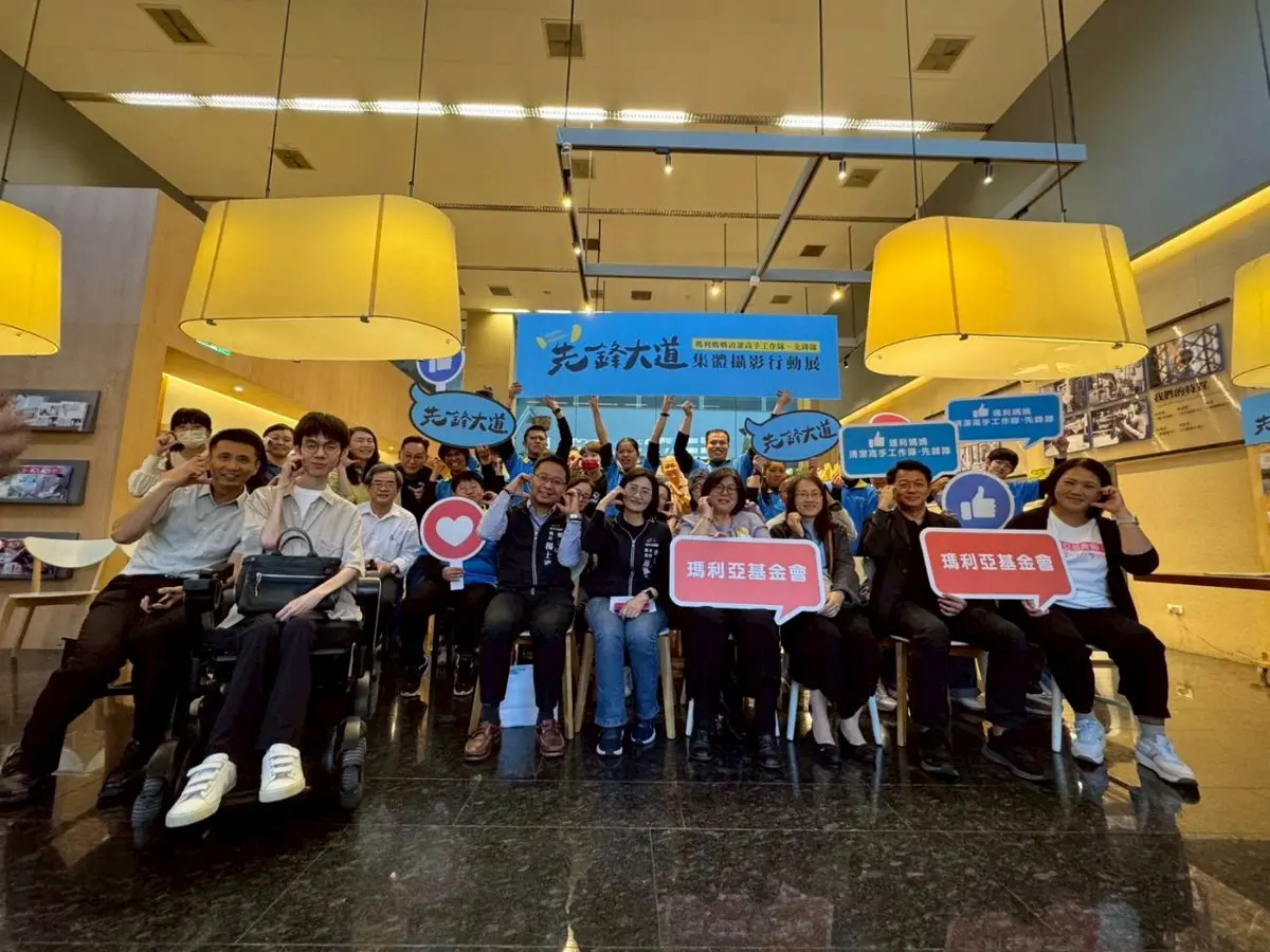 鏡頭下的日常英雄!台中庇護工場「先鋒大道」攝影展,看見清潔隊員的暖心視角