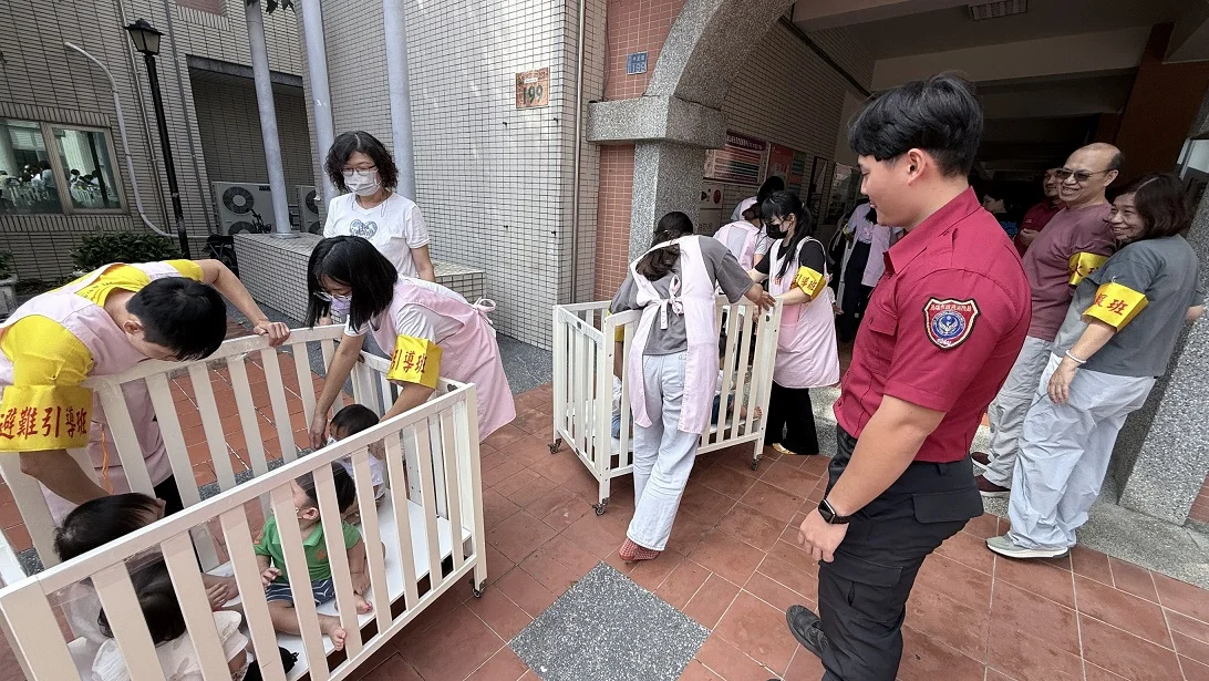 守護幼兒安全!旗山消防分隊前進公托及社福館 實戰演練3大消防技能