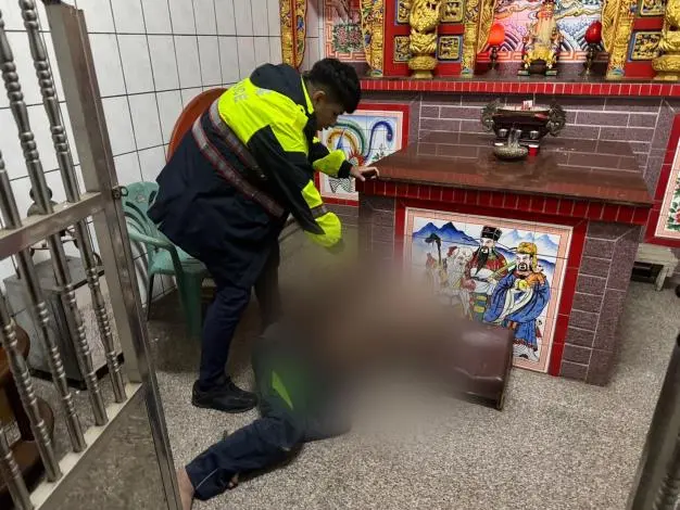 寒流夜的溫暖!竹南警深夜巡邏 助迷途男重回家人懷抱