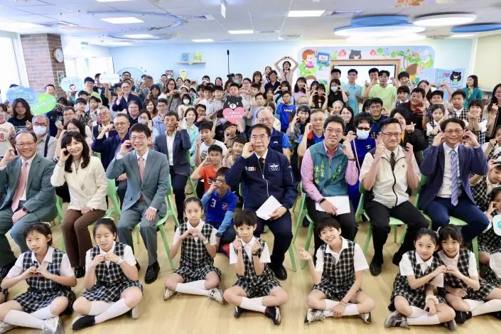 全國第200座!玉山圖書館落腳台南成功國小 黃偉哲謝公私協力共築書香城