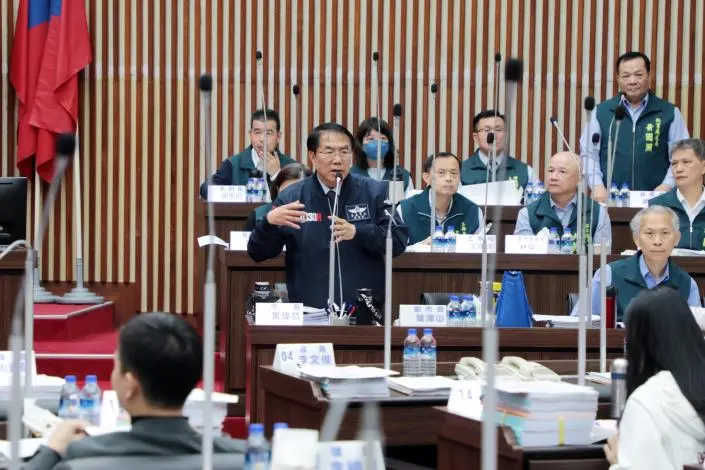 南區地價漲4.74%惹議、營建廢土何處去?南市府議會交鋒,黃偉哲提6大解方