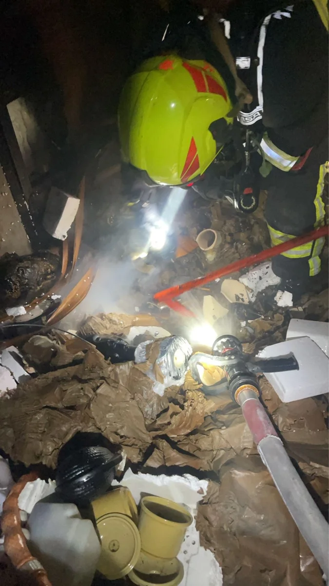 苗栗市餐廳地下倉庫驚傳火警!消防局急派14人灌救 籲留意雜物堆放