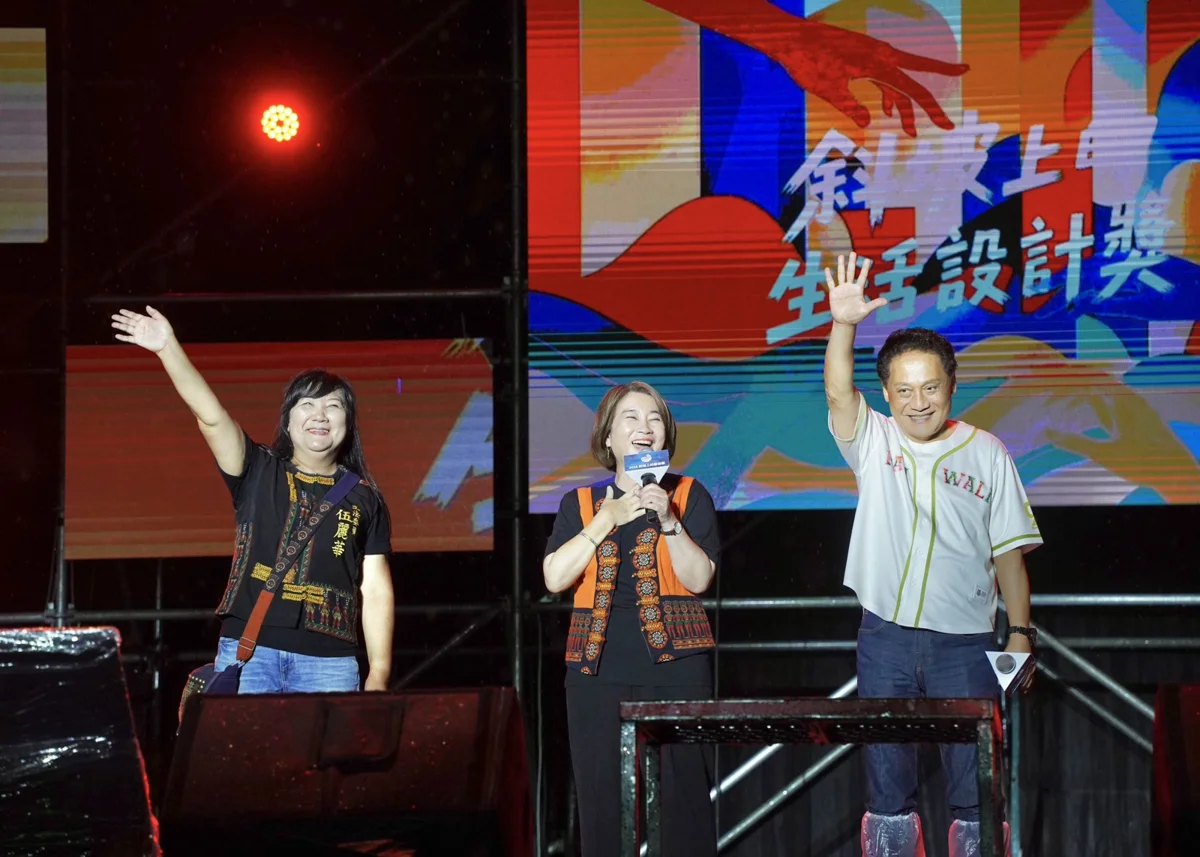 2026斜坡上的藝術節盛大登場!周春米冒雨高歌與樂迷同歡