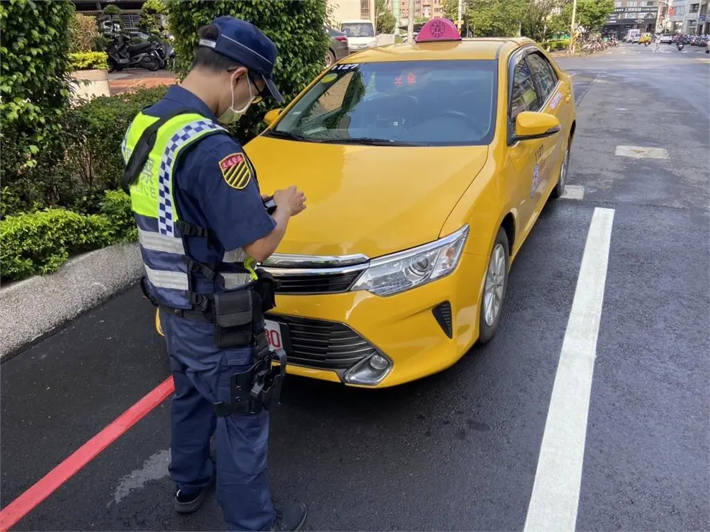 警方提醒:新規範出爐,違規停車累計點數超過12點將吊扣駕照
