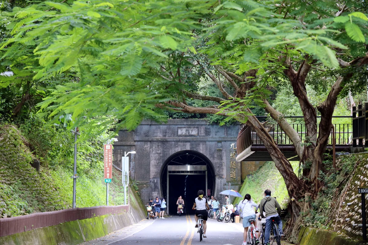 [2026最新] 暑假避暑去哪玩？台中3大絕美自行車道攻略大公開，騎車吹風還能看馬戲團！