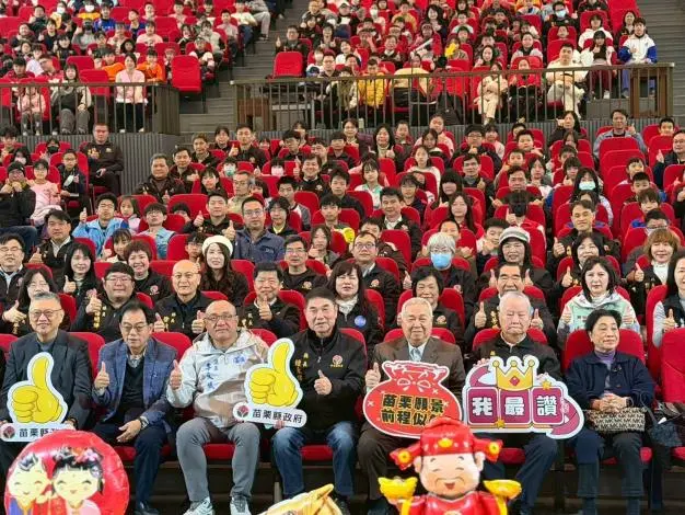 苗栗學子暖心!企業個人豪捐500萬,千名學生獲頒5千元獎助學金