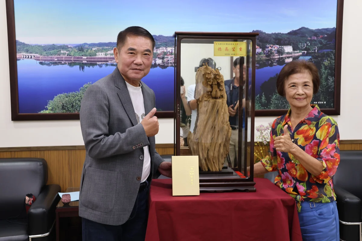 苗栗之光!60年青春奉獻客語廣播,大漢之音臺長陳裕美獲縣長表揚