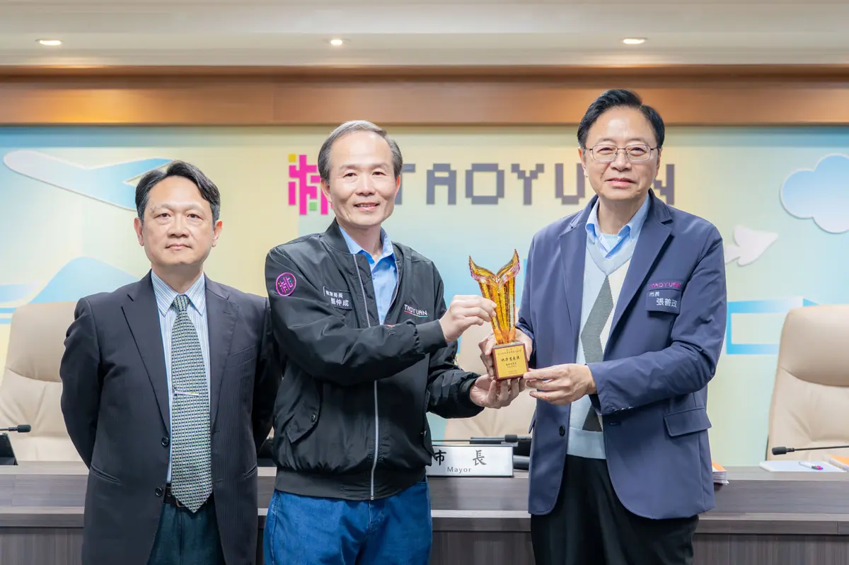 桃園總圖再創佳績!榮獲教育部雙料大獎 市長張善政揭櫫「閱讀城市」新藍圖
