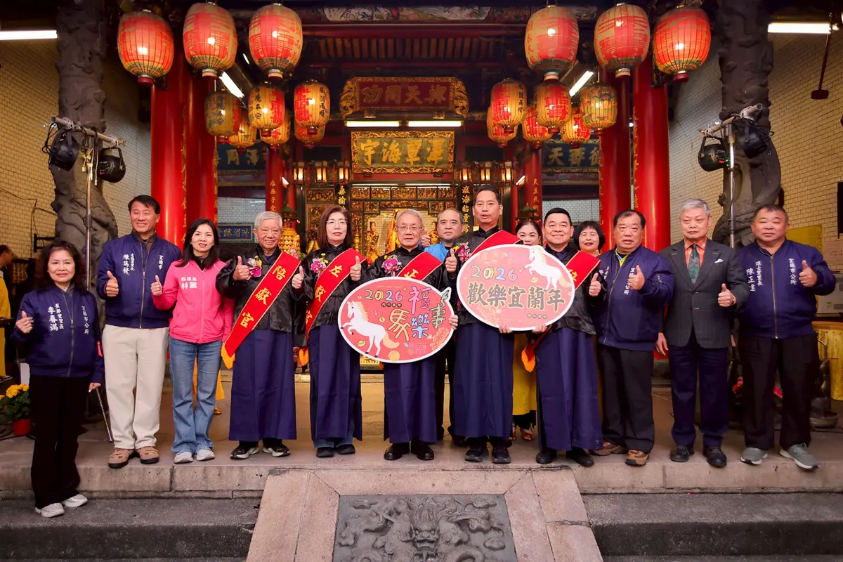 宜蘭迎新年!代理縣長林茂盛親率官員「筅黗」,為媽祖神尊除舊佈新迎馬年