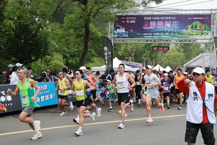 竹縣桐花馬拉松十年有成！4000跑者擠爆橫山鄉，共賞「四月雪」浪漫美景