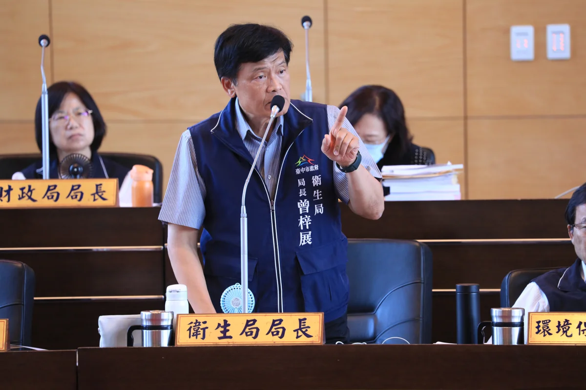 大型油廠未頻繁抽驗遭疑縱容？中市衛生局長曾梓展澄清：抽驗量能集中高風險中小型廠