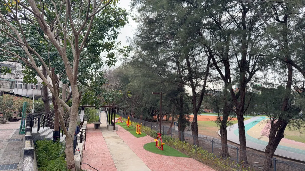 竹市東園國小旁汀甫圳步道完工!高虹安:實現「安心通學」承諾,學童上下學更安全