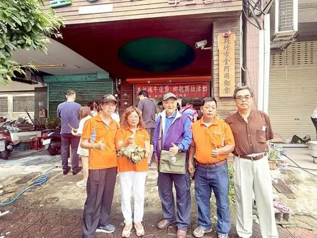 傳承家鄉味!新竹金門同鄉會端午包粽 四代同堂溫馨齊聚