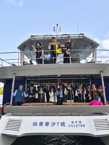 安平港變身派對場地!南市府犒賞百位戶政英雄,搭遊艇歡慶戶政日