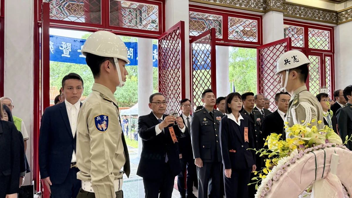 93軍人節秋祭大典！侯友宜赴淡水忠烈祠致祭 慰問烈士遺族