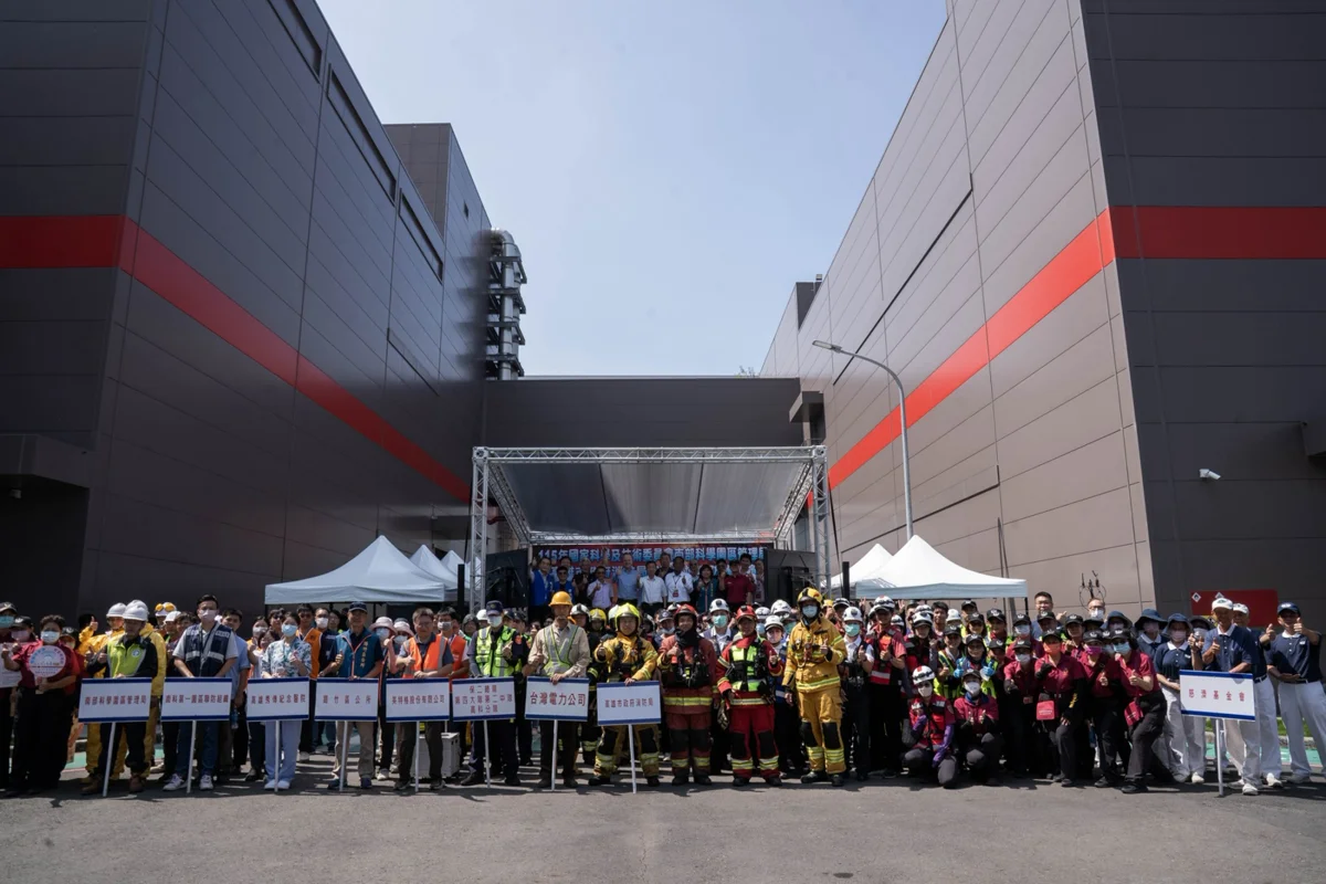 科技廠房救災大升級!無人機、機器人齊出動 高雄南科百人火災演練直擊