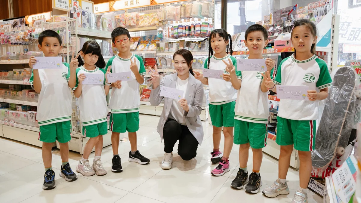 迎接開學季!竹市發放小一新生200元文具禮券 高虹安陪童挑裝備