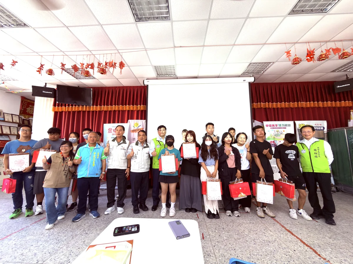 跨海送暖4年不間斷！高雄慈善總會赴澎湖頒助學金 27名學子受惠