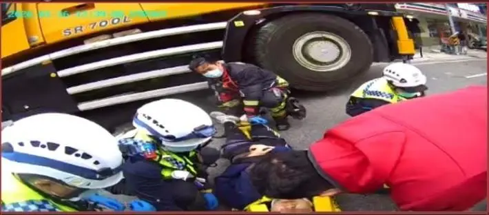 公館驚魂!吊臂車暴衝連撞11車 行人遭輾受困車底