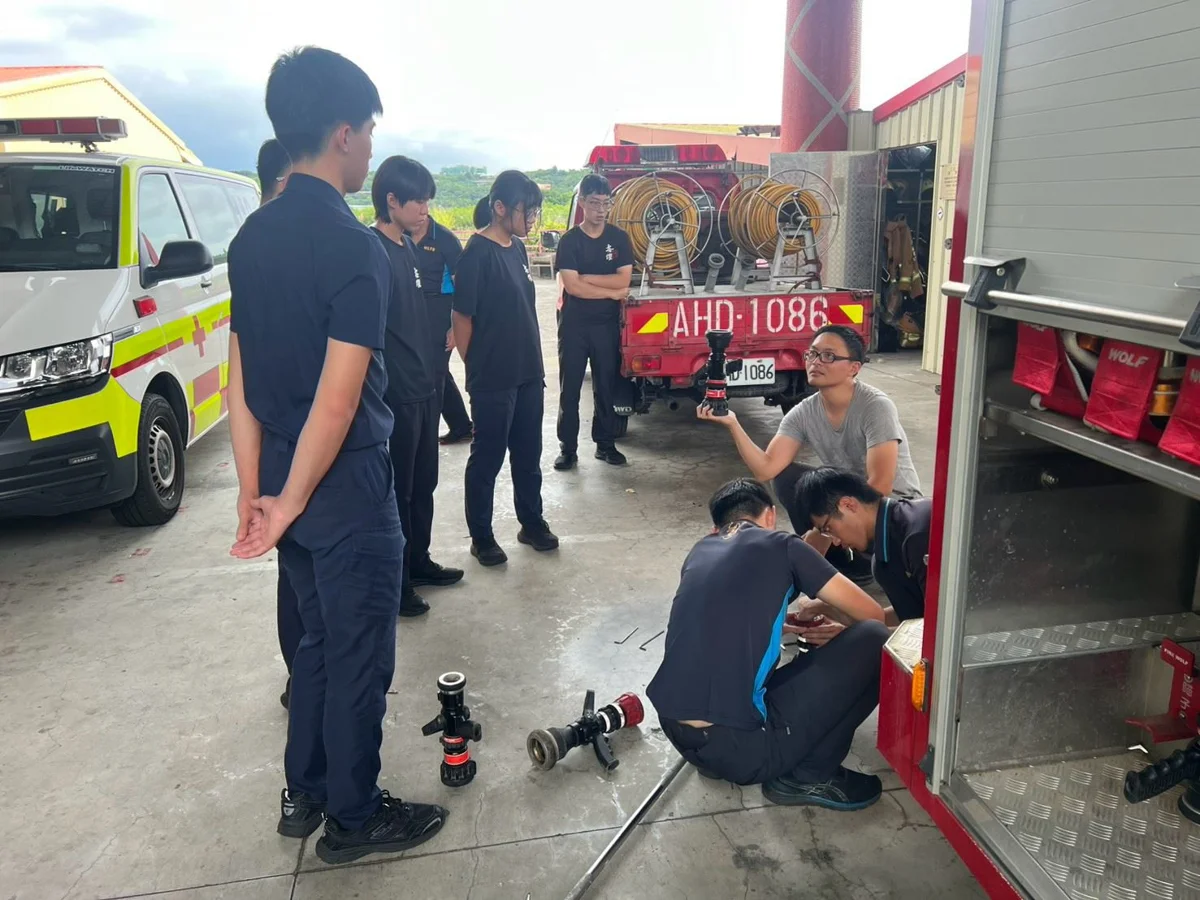 苗栗後龍消防分隊特訓!警專生實戰演練「渦輪瞄子」強化救災力