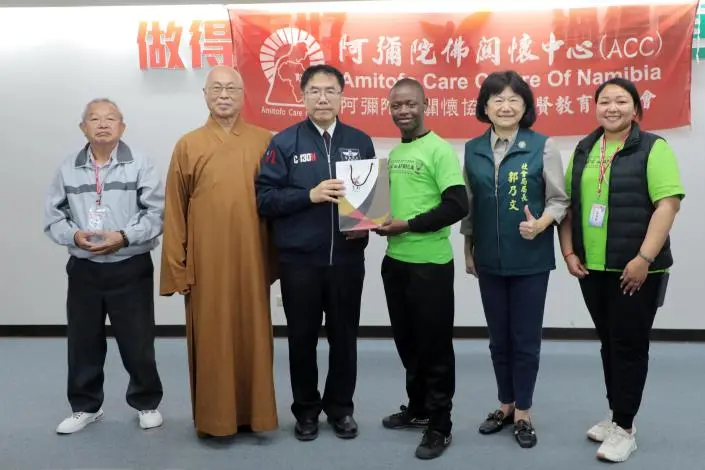 賴索托天使歌聲響徹台南!24位院童市府快閃獻唱,黃偉哲感動:讓愛跨越國界