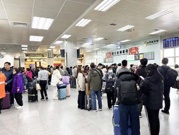 霧鎖金門!台金航線228收假日大亂 旅客苦困尚義機場