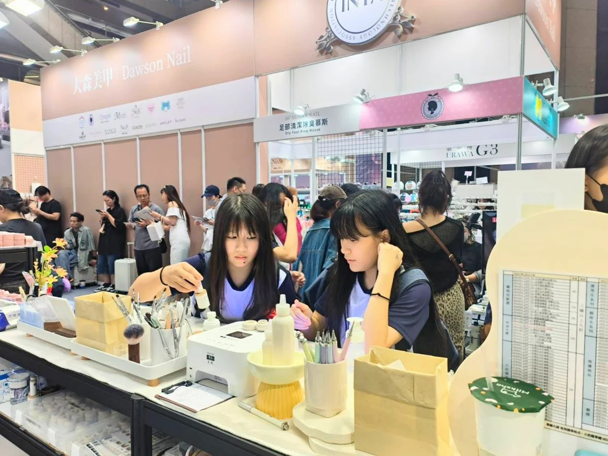 直擊美業第一線!臺北育達高中前進世貿美容保養展 學生實戰力大升級