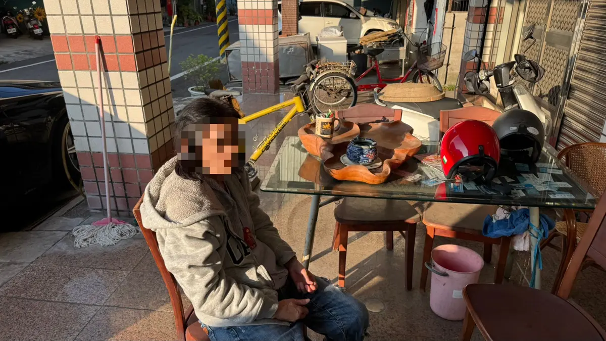老婦低血糖突暈倒路口！員林暖警巡邏直擊「神救援」護送返家
