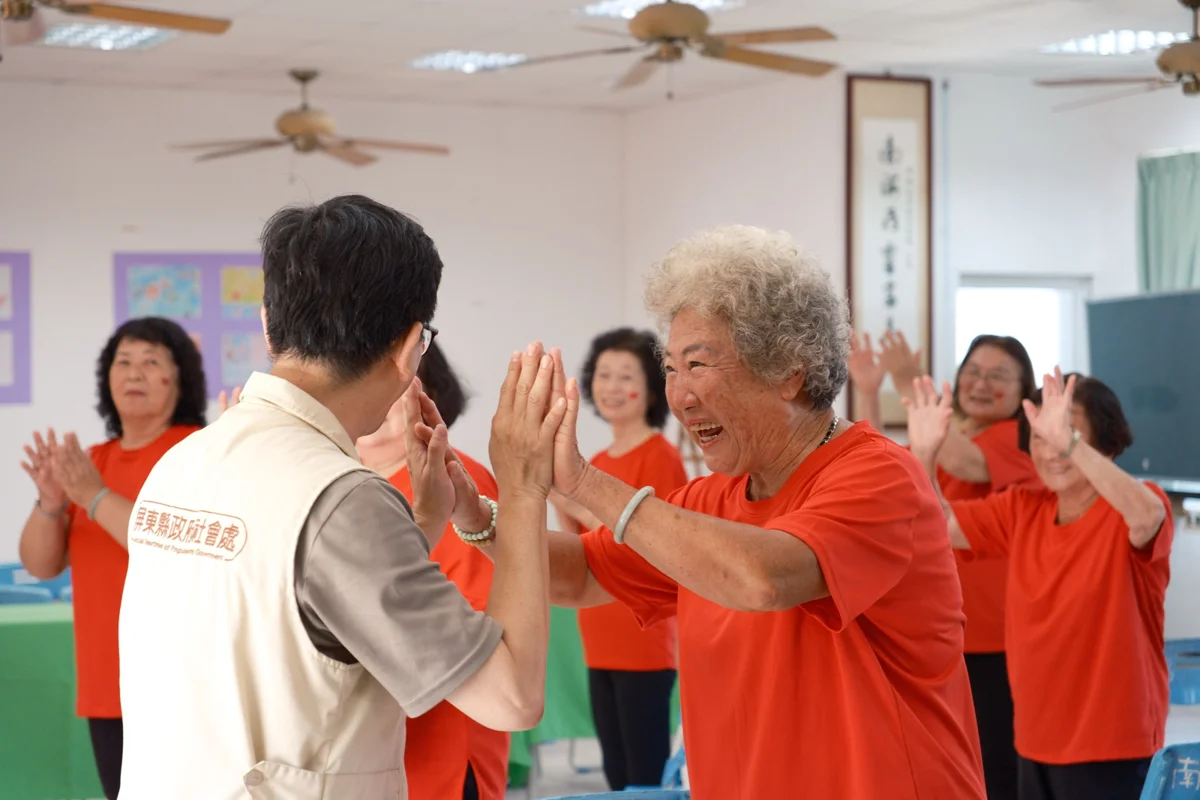 [2027新制] 屏東縣擴大長者福利！明年起老人健保最高補助826元 免申請直接扣減