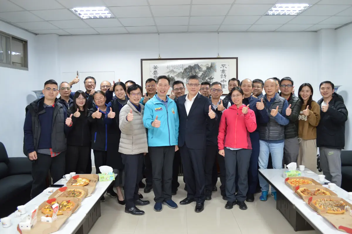 金門警界人事異動!副局長汪大宇榮調基隆,同仁不捨贈風獅爺祝福