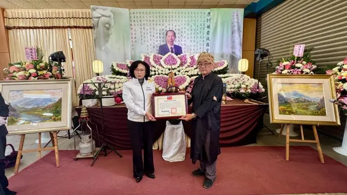 苗栗之光殞落!水彩大師陳樹業享耆壽98歲,縣府頒狀感念70年奉獻