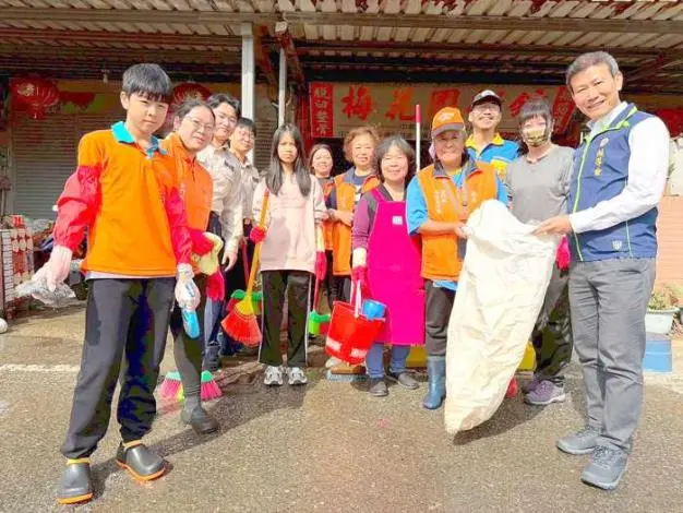 金門最暖風景!榮服處聯手志工年前送暖 為獨居榮民伯伯打造溫馨家園