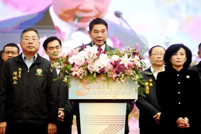 苗栗政壇震撼彈!鍾東錦就職三週年 宣布民眾黨賴香伶出任第二副縣長