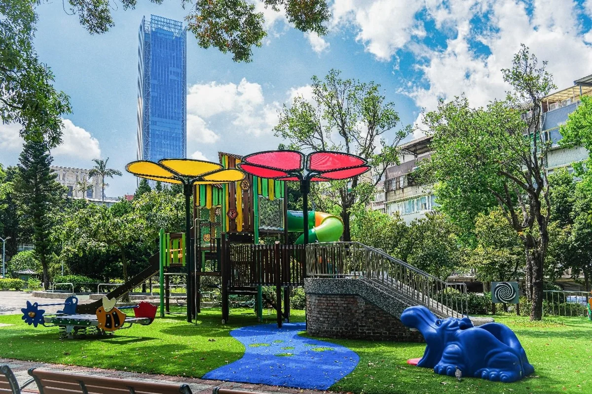 台北信義區親子新亮點!中全公園「花朵共融遊戲場」大升級 絕美遮陽設施不怕曬
