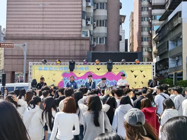 苗栗高校生熱音魂爆發!七校聯合開唱《ROCK YOUR BODY》嗨翻青創廣場